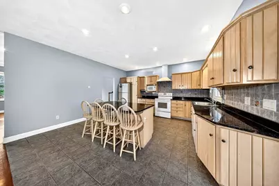 32 Madison Ct, Westport, MA 02790 - Photo 11