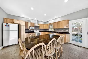 32 Madison Ct, Westport, MA 02790 - Photo 9