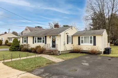 4 Magnolia Ter, Stoneham, MA 02180 - Photo 3