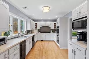 319 Lowell St, Lynnfield, MA 01940 - Photo 11