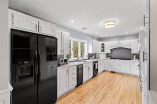 319 Lowell St, Lynnfield, MA 01940 - Photo 9