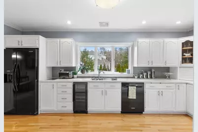 319 Lowell St, Lynnfield, MA 01940 - Photo 9