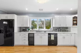 319 Lowell St, Lynnfield, MA 01940 - Photo 9