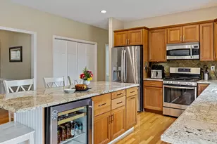 20 Constitution Cir, Holliston, MA 01746 - Photo 9