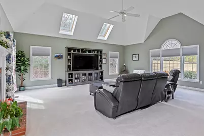 20 Constitution Cir, Holliston, MA 01746 - Photo 13