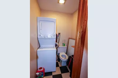 17 Lombard St, Springfield, MA 01105 - Photo 9