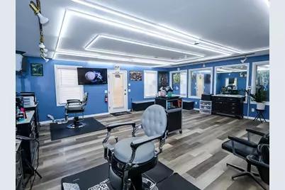 17 Lombard St, Springfield, MA 01105 - Photo 5