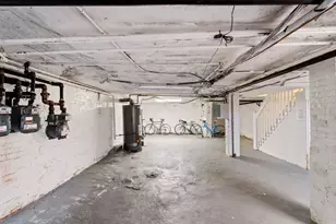 62 W Cedar St, Boston, MA 02114 - Photo 17