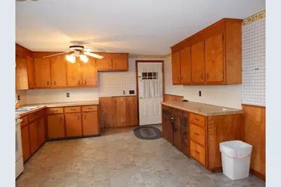 8 Chester St, Montague, MA 01376 - Photo 5