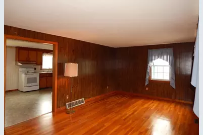 8 Chester St, Montague, MA 01376 - Photo 9