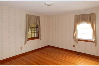 8 Chester St, Montague, MA 01376 - Photo 17