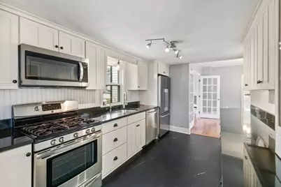 18 Sherman Pl, Woburn, MA 01801 - Photo 9