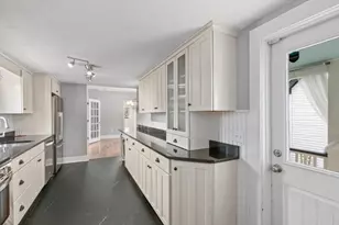 18 Sherman Pl, Woburn, MA 01801 - Photo 7