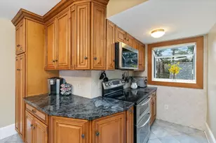 171 Lowell St, Peabody, MA 01960 - Photo 11