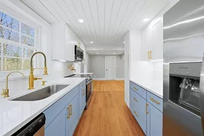 17 Hartford Ave W, Mendon, MA 01756 - Photo 9