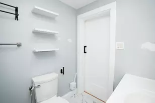 562 Tremont St, Taunton, MA 02780 - Photo 17