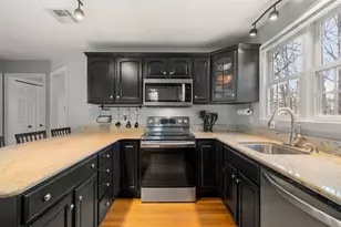 3 Winterberry Ln, Milford, MA 01757 - Photo 5