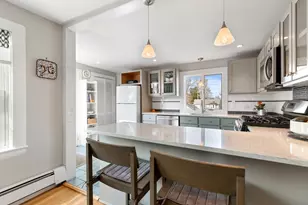 13 Linden St, Marblehead, MA 01945 - Photo 9