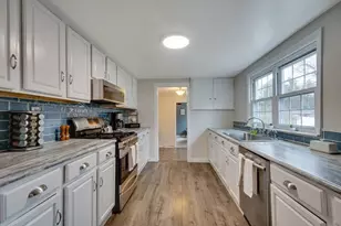 26 4th Ave, Billerica, MA 01821 - Photo 5