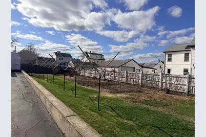 18 Driscoll St, Peabody, MA 01960 - Photo 5