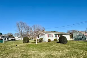 33 Whalon Ave, Swansea, MA 02777 - Photo 3