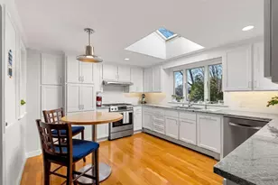 10 W Cottage St, Marblehead, MA 01945 - Photo 9