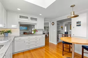 10 W Cottage St, Marblehead, MA 01945 - Photo 11