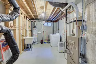 25 Hyde Ave, Pawtucket, RI 02861 - Photo 31