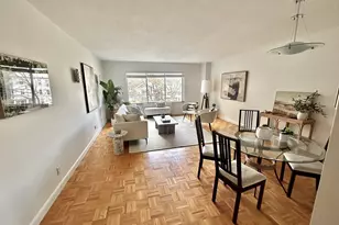 22 Chestnut Pl, Brookline, MA 02445 - Photo 5