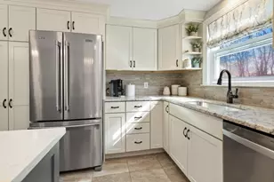 14 Harding Rd, Wakefield, MA 01880 - Photo 11