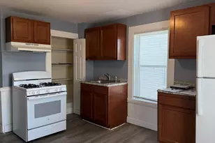 35 Upham St, Salem, MA 01970 - Photo 9