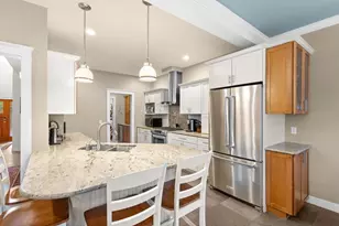 33 Glebe St, Taunton, MA 02780 - Photo 5