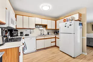 84 Tennis Plaza Rd, Dracut, MA 01826 - Photo 11