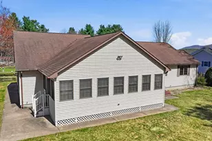 11 Laurel Dr, Easthampton, MA 01027 - Photo 7