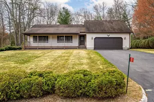 11 Laurel Dr, Easthampton, MA 01027 - Photo 1