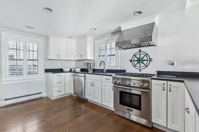 25 Bay St, Hull, MA 02045 - Photo 9