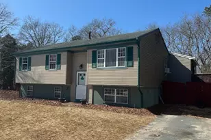 72 Mayflower Ln, Wareham, MA 02358 - Photo 3