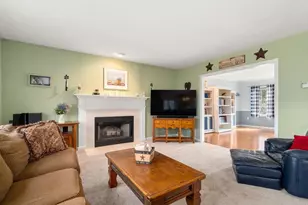 74 Kennedy Cir, Northbridge, MA 01534 - Photo 7