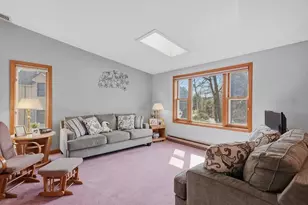 10 Lee Ave, Burlington, MA 01803 - Photo 5