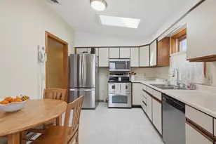 10 Lee Ave, Burlington, MA 01803 - Photo 11