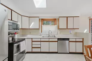 10 Lee Ave, Burlington, MA 01803 - Photo 13