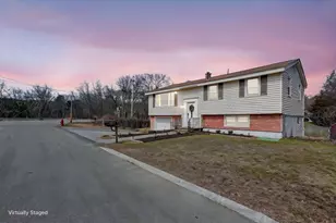 17 Elizia Cir, Lowell, MA 01854 - Photo 3