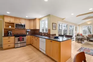 43 Palmer Rd, Newton, MA 02468 - Photo 3
