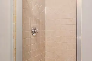 394 E 8th St, Boston, MA 02127 - Photo 19