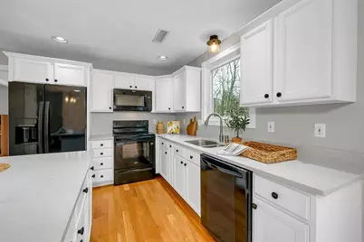 10 Stonehedge Dr, Wilmington, MA 01887 - Photo 9