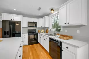 10 Stonehedge Dr, Wilmington, MA 01887 - Photo 9