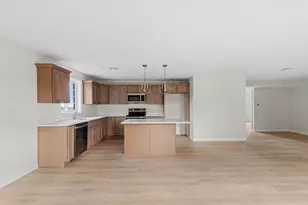 393-7 Ct St, Plymouth, MA 02360 - Photo 5