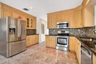 12 Parkway Dr, Saugus, MA 01906 - Photo 3