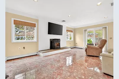 12 Parkway Dr, Saugus, MA 01906 - Photo 7