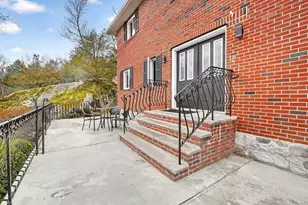 12 Parkway Dr, Saugus, MA 01906 - Photo 31